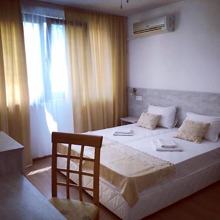 Guest Rooms Southern Nights Varvara  Bagian luar foto