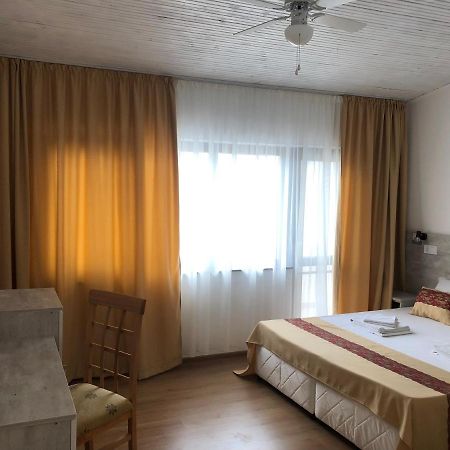 Guest Rooms Southern Nights Varvara  Bagian luar foto
