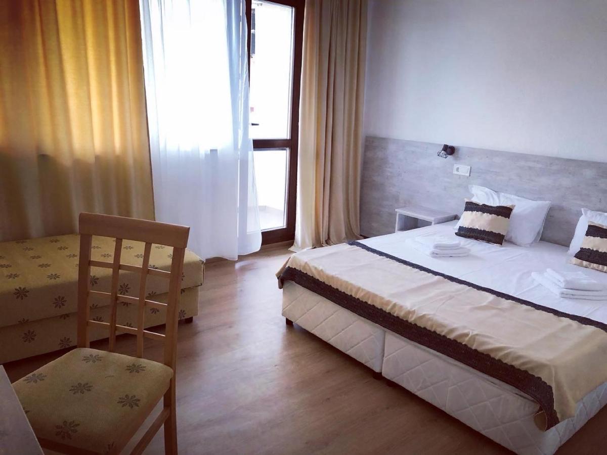 Guest Rooms Southern Nights Varvara  Bagian luar foto