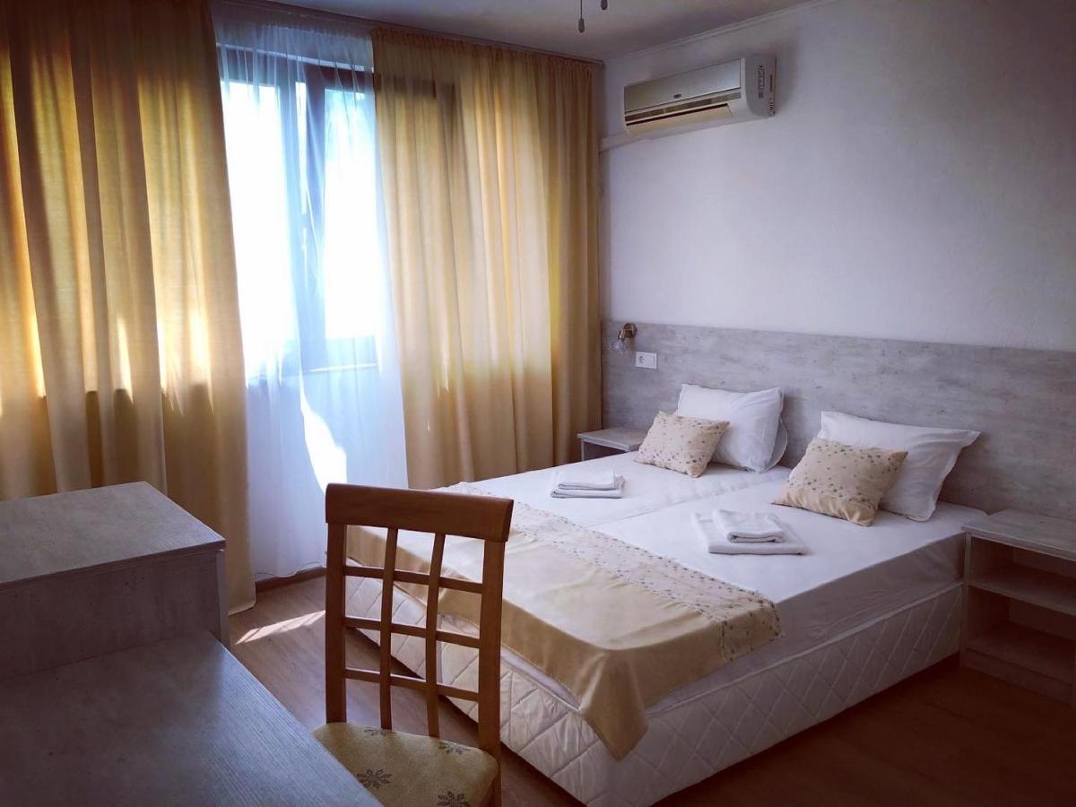 Guest Rooms Southern Nights Varvara  Bagian luar foto