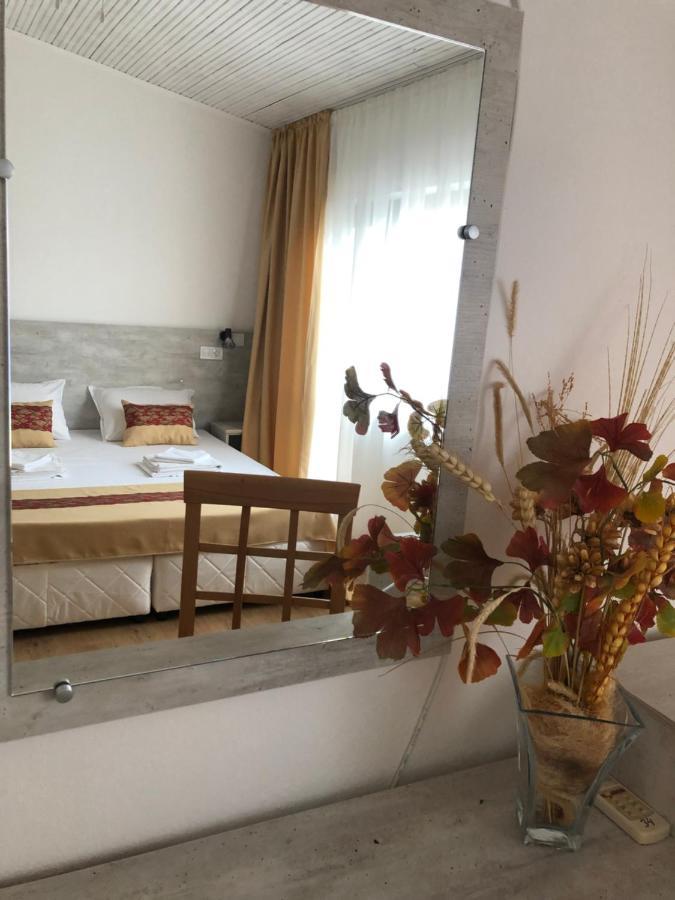 Guest Rooms Southern Nights Varvara  Bagian luar foto